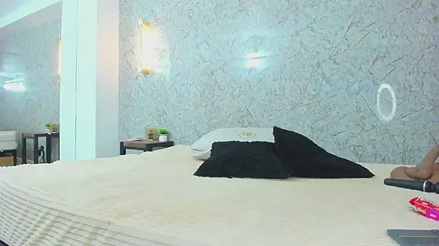 Antonella west online show from April 13, 2026, 9:42 pm