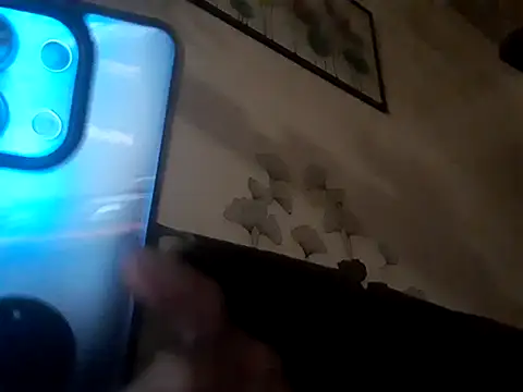 Snapshot of Vince072 chatting on September 30, 2025, 4:39 am Vince072 online show from September 30, 2025, 4:39 am