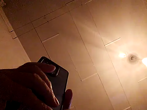 Snapshot of Vince072 chatting on October 28, 2025, 4:42 pm Vince072 online show from October 28, 2025, 4:42 pm