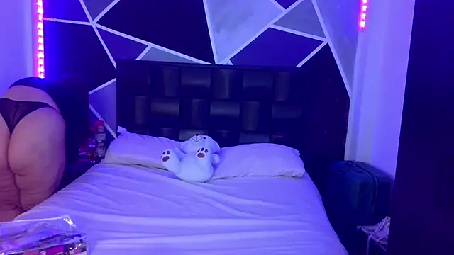 jazminslut online show from April 15, 2026, 1:01 am