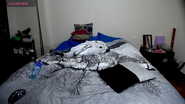 Violet Bosh online show from October 6, 2025, 2:58 pm