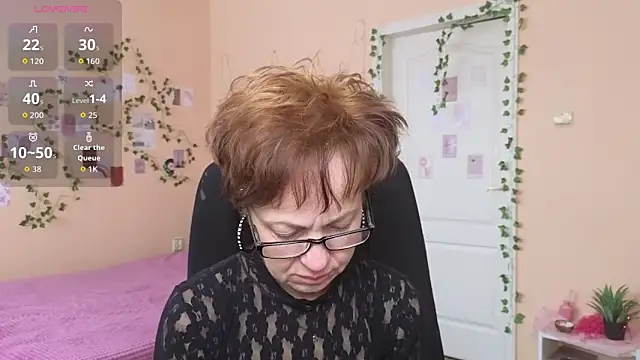 Snapshot of Ronda_Roni chatting on February 3, 2026, 6:40 am Ronda Roni online show from February 3, 2026, 6:40 am