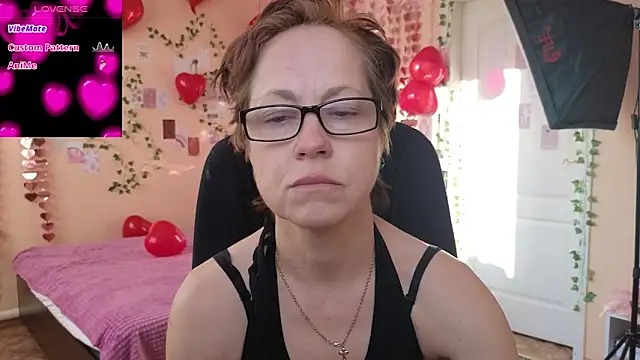 Snapshot of Ronda_Roni chatting on February 17, 2026, 5:26 am Ronda Roni online show from February 17, 2026, 5:26 am