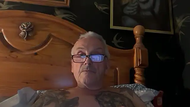 Snapshot of poggles chatting on October 9, 2025, 7:23 pm poggles online show from October 9, 2025, 7:23 pm