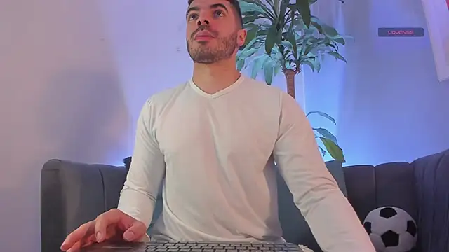 AxelThompson  online show from January 14, 2026, 12:00 pm