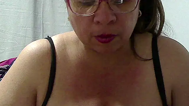luciana69hot online show from October 3, 2025, 9:45 pm