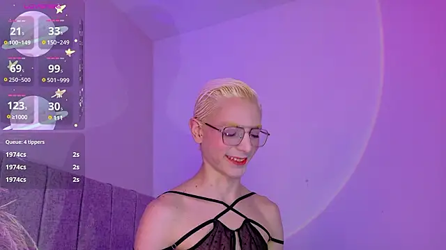 liiamluna  online show from March 30, 2026, 9:32 am