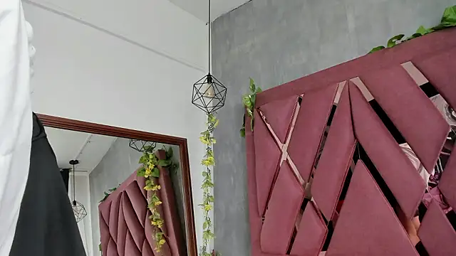 viollettaa  online show from March 2, 2026, 6:48 pm