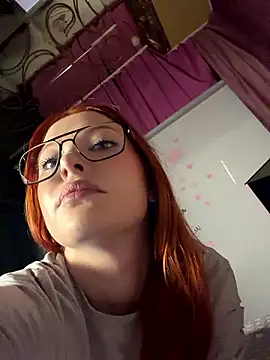 Snapshot of Dari_Toy_ chatting on July 6, 2026, 3:36 am Dari Toy online show from July 6, 2026, 3:36 am