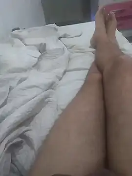 GuilhermeYuree online show from December 14, 2025, 8:52 am