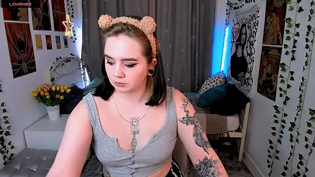 lunaalli online show from November 6, 2025, 1:56 pm