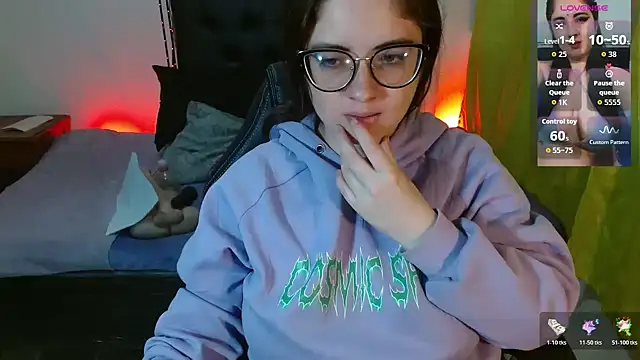Snapshot of KrystalAdams chatting on November 11, 2025, 1:11 pm KrystalAdams online show from November 11, 2025, 1:11 pm