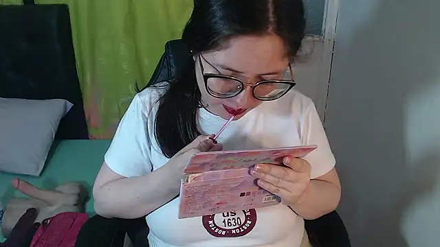 Snapshot of KrystalAdams chatting on January 8, 2026, 12:18 pm KrystalAdams online show from January 8, 2026, 12:18 pm