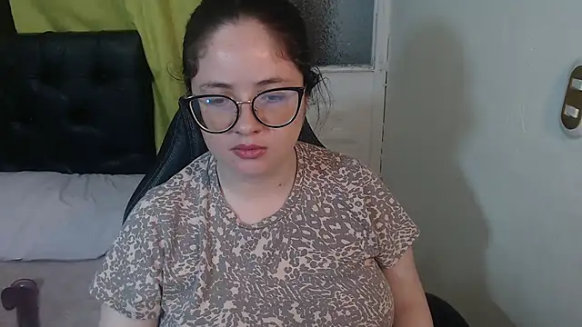 Snapshot of KrystalAdams chatting on April 10, 2026, 1:27 pm KrystalAdams online show from April 10, 2026, 1:27 pm