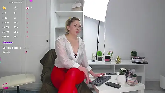 Anna glamlovely online show from January 17, 2026, 7:35 am