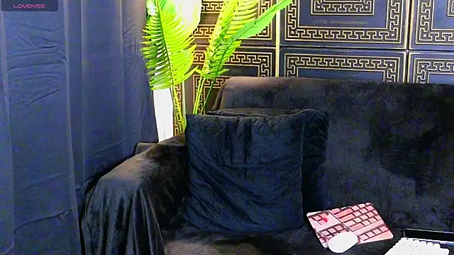 Aelorya online show from December 17, 2025, 8:15 pm