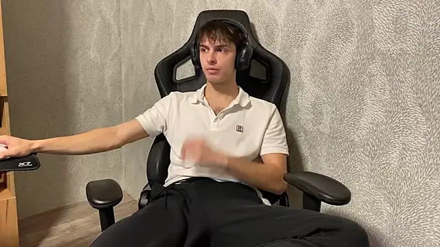 Snapshot of elliot_scott chatting on October 11, 2025, 2:33 am elliot scott online show from October 11, 2025, 2:33 am