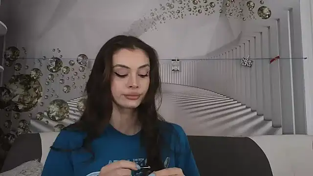 EvoletteLouLou online show from September 22, 2025, 1:57 pm