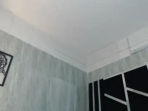 chaniesmith69x online show from October 31, 2025, 8:21 pm