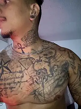 Snapshot of David_tatto1 chatting on October 16, 2025, 3:18 am David tatto1 online show from October 16, 2025, 3:18 am