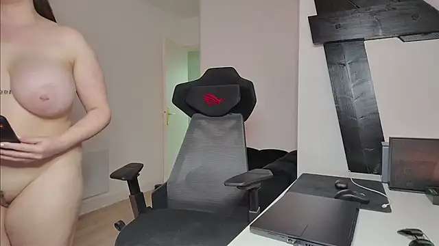 Luna Dollxh online show from March 5, 2026, 8:38 pm