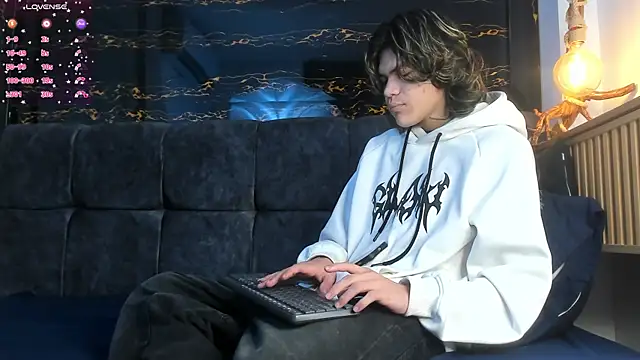 Diamond twink online show from November 4, 2025, 4:00 am