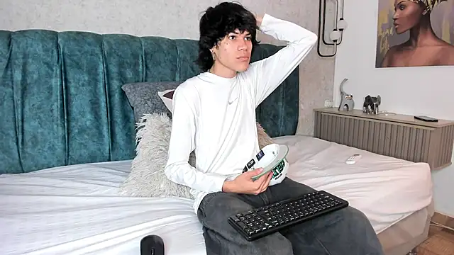 Snapshot of Diamond_twink chatting on June 23, 2026, 1:53 pm Diamond twink online show from June 23, 2026, 1:53 pm