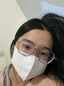 LHeart online show from April 15, 2026, 2:35 pm