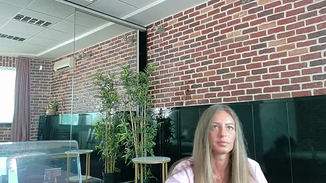 MayaHellen online show from May 1, 2026, 5:45 am