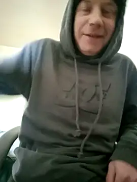 Snapshot of skateboy78 chatting on May 7, 2026, 9:03 am skateboy78 online show from May 7, 2026, 9:03 am