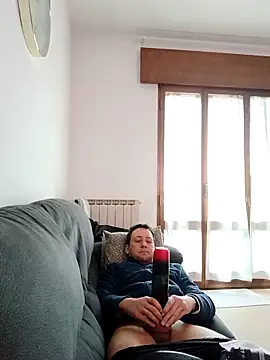 Snapshot of Alessio1987 chatting on February 6, 2026, 9:45 am Alessio1987 online show from February 6, 2026, 9:45 am