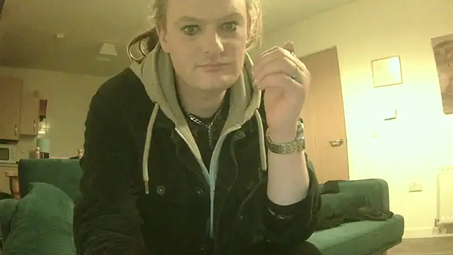 avamaxwell online show from April 8, 2026, 8:09 pm