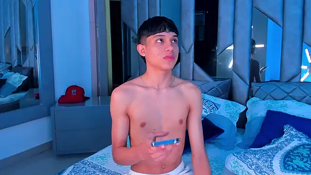 Snapshot of Sebax_Young chatting on September 18, 2025, 8:11 pm Sebax Young online show from September 18, 2025, 8:11 pm