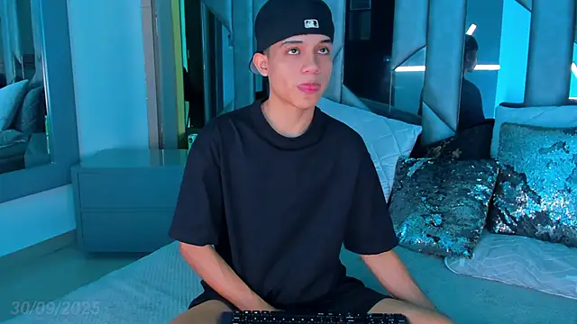 Snapshot of Sebax_Young chatting on September 30, 2025, 8:25 pm Sebax Young online show from September 30, 2025, 8:25 pm