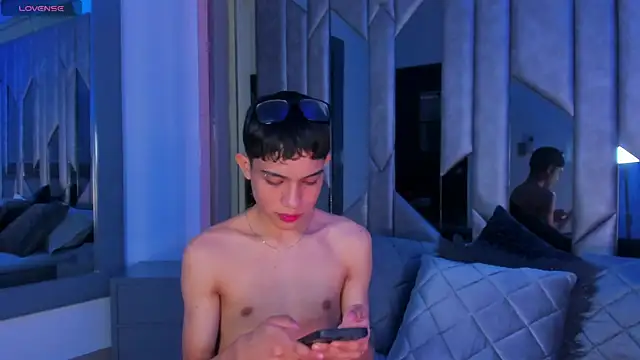 Snapshot of Sebax_Young chatting on July 10, 2026, 8:33 pm Sebax Young online show from July 10, 2026, 8:33 pm