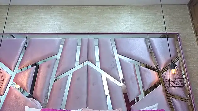 ThaliaCross online show from February 15, 2026, 12:25 pm