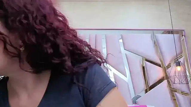 ThaliaCross online show from April 12, 2026, 11:48 am