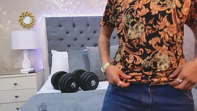 ZoeKrug online show from December 15, 2025, 11:36 am