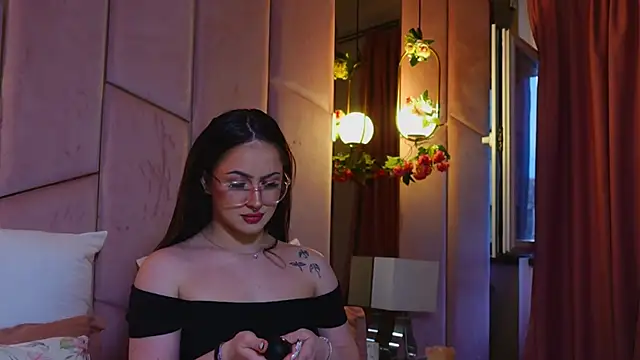 LucyLextonX online show from March 30, 2026, 4:35 am