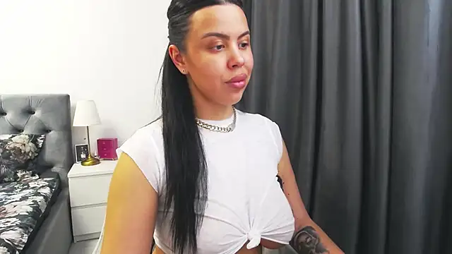 Casiana  online show from February 10, 2026, 8:35 pm