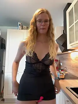 Bikergirl 97 online show from September 30, 2025, 11:37 am