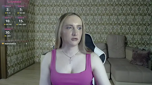 Snapshot of Vi_Luxy chatting on May 3, 2026, 2:06 am Vi Luxy online show from May 3, 2026, 2:06 am