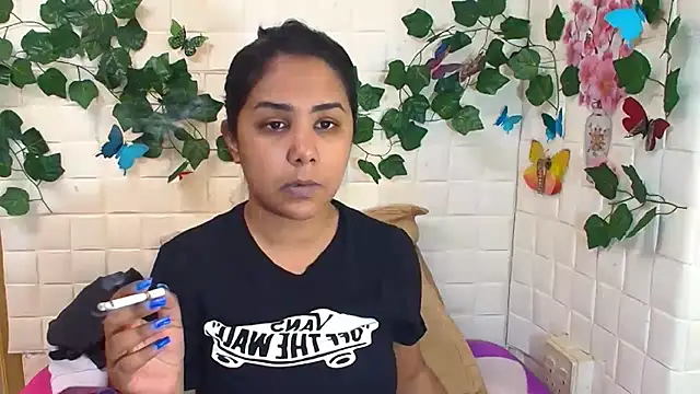 Snapshot of IndiaSexyStripper4u chatting on September 15, 2025, 4:40 pm IndiaSexyStripper4u online show from September 15, 2025, 4:40 pm