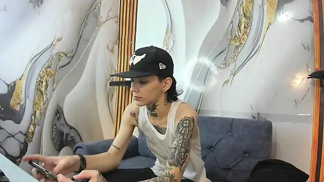 Snapshot of StraightBoy_Nick chatting on October 26, 2025, 1:33 am StraightBoy Nick online show from October 26, 2025, 1:33 am