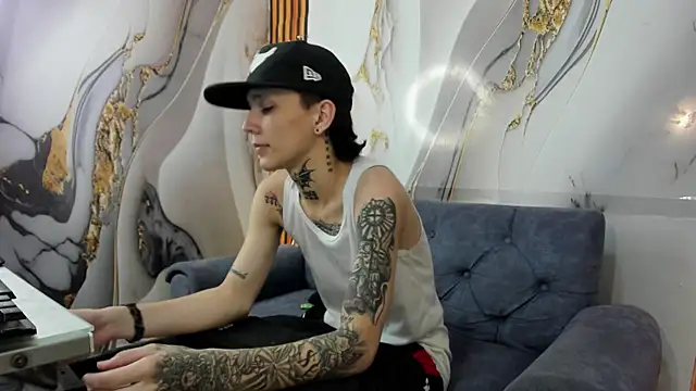 Snapshot of StraightBoy_Nick chatting on October 28, 2025, 12:58 am StraightBoy Nick online show from October 28, 2025, 12:58 am