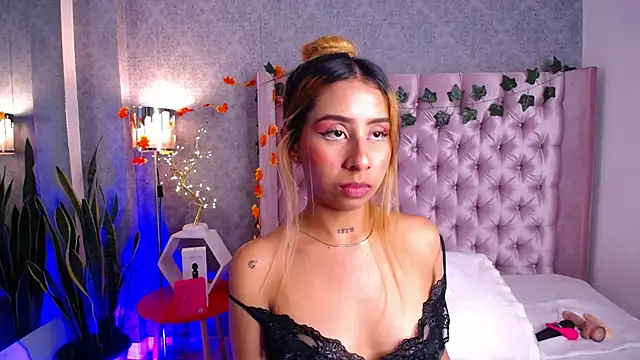 laila stilwiills online show from December 5, 2025, 6:00 am