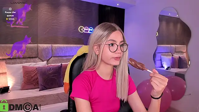 Arinextdoor online show from October 7, 2025, 9:56 pm