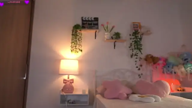 Snapshot of violeth____ chatting on May 11, 2026, 12:11 pm violeth online show from May 11, 2026, 12:11 pm