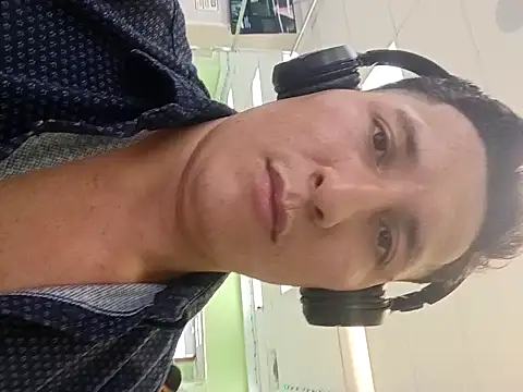 Zetaloco26 online show from October 18, 2025, 9:26 pm