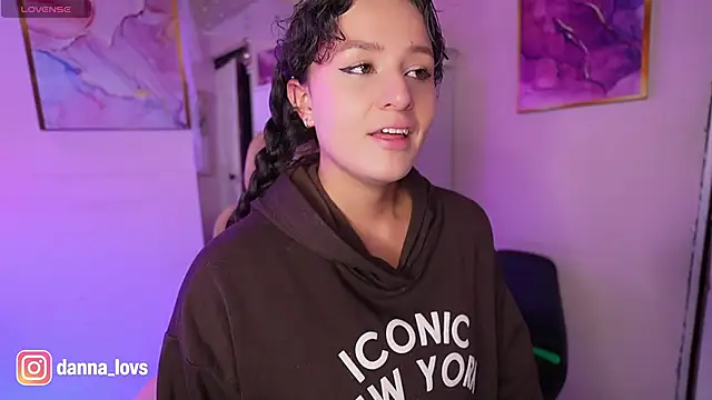 Dannaa Lovs online show from April 8, 2026, 10:48 am